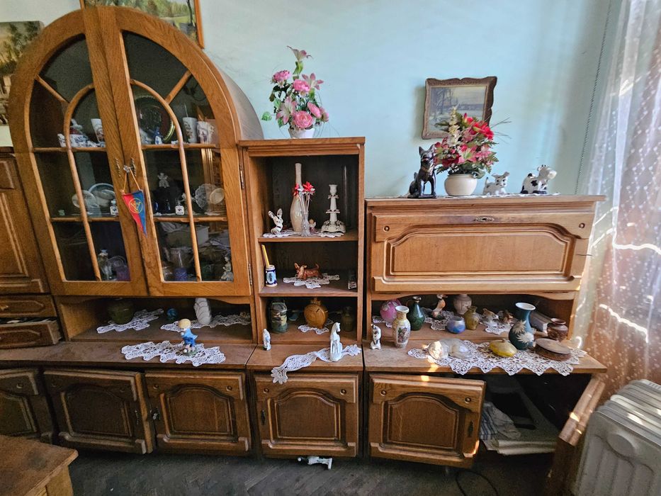 debarasare / vanzare tot din casa : masa calcat, televizor LCD, mobila veche, clima portabila, canapea extensibila etc.