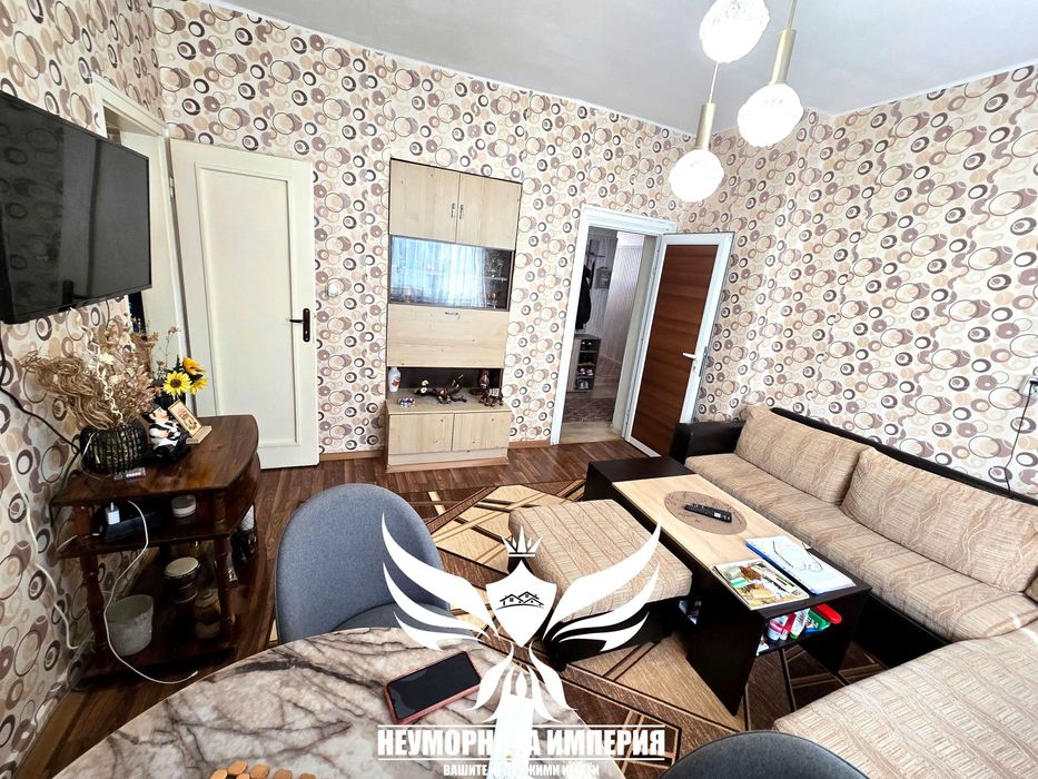 Продавам тристаен и двустаен 176РЗП с гараж в гр.Асеновград, кв.Изток