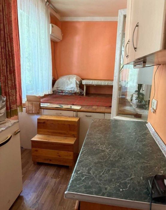 Новза метро олдида 2 хонади