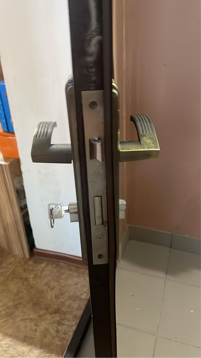 Продается выходной дверь
