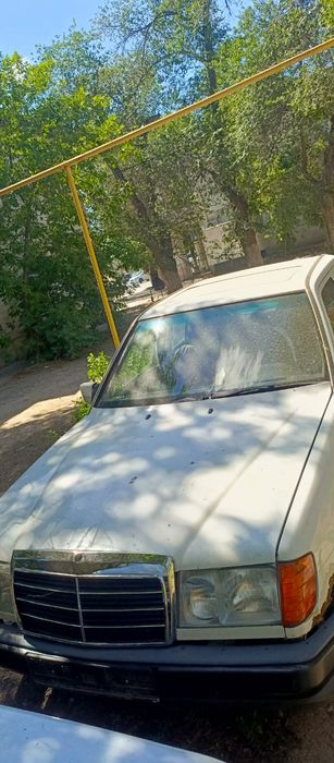 Мерседес Е200 W124