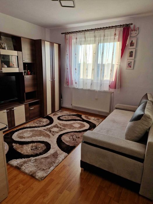 Vând apartament cu 4 camere