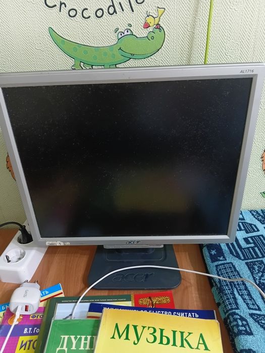 Монитор дёшево продам