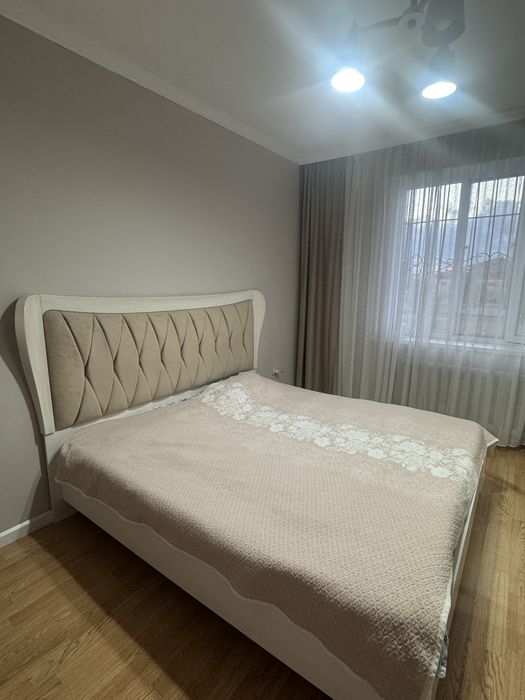 Продам спальный гарнитур в отличном состоянии (кровать, шкаф, комод)