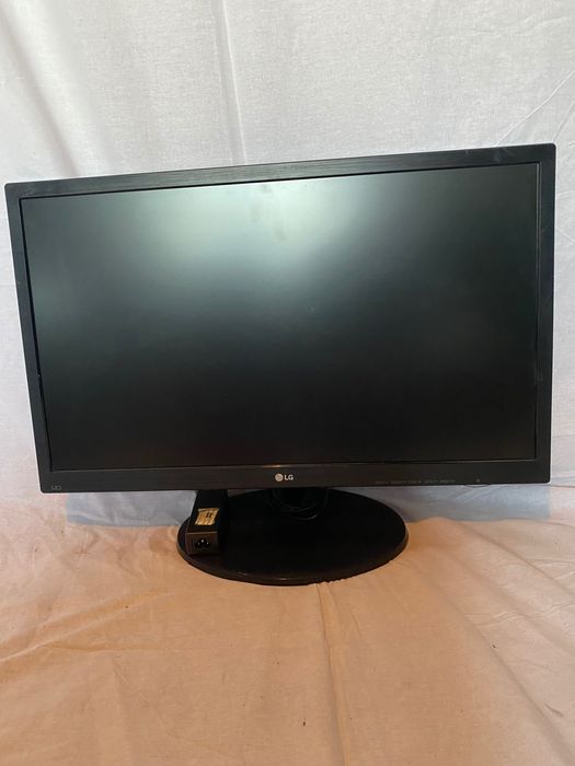 Монитор LG 24 инча LCD