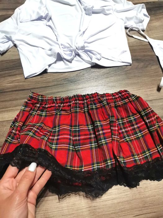 Секси костюм ученичка с прашки пола и риза  дамско бельо