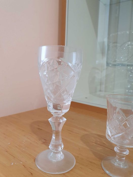 Стаканы , рюмки.