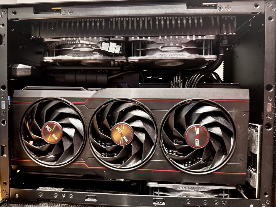 Геймърски Компютър Intel Core i7-13700KF, RX7900XT, 32GB RAM, 2TB