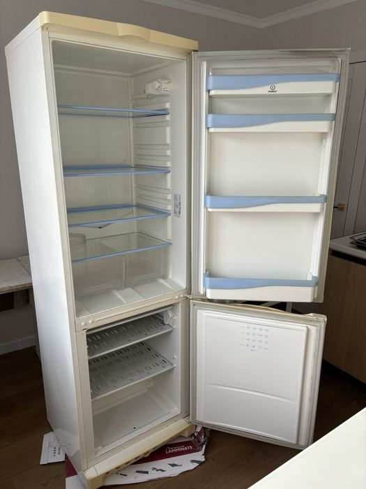 Срочно! Холодильник Indesit и плита Bosch