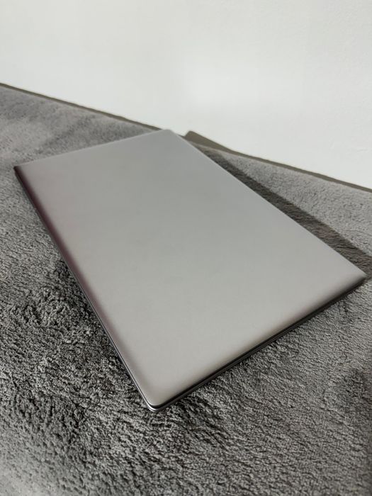 Laptop nou-nouț.  Full Box