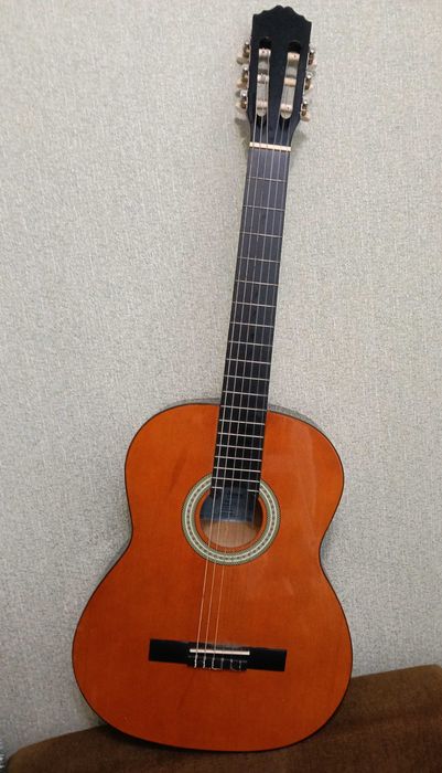 Класическа китара  4/4 Месина.