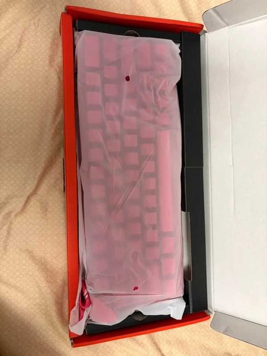 Tastatură mecanică gaming Eweadn Dk63 Nouă / Roz / 60% Compactă