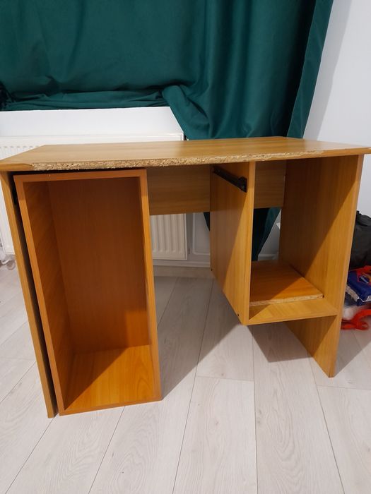 Vând birou în stare buna