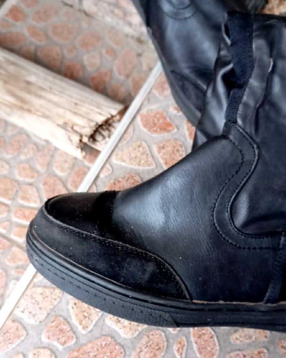 Дамски ботуши от черна изкуствена кожа