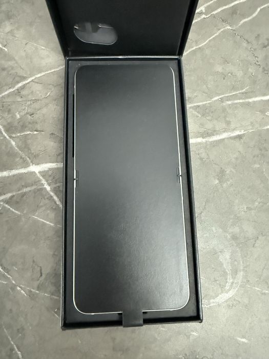 Vand Samsung Galaxy Z Flip 6