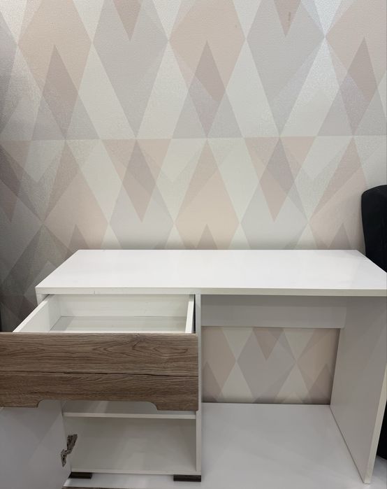 Продам туалетный столик с зеркалом, Беларусь