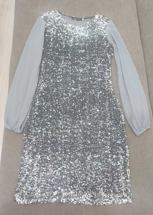 Продается блестящее новое платье