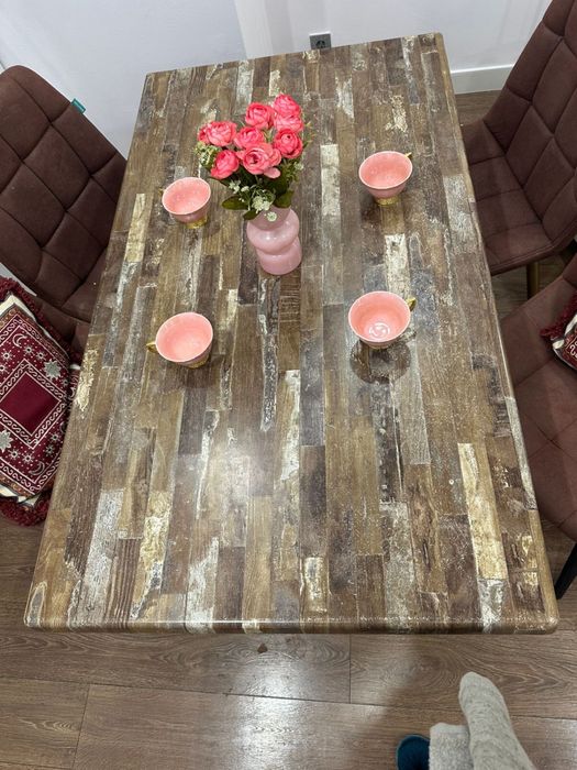 Качественный стол и удобные стуль 4 шт