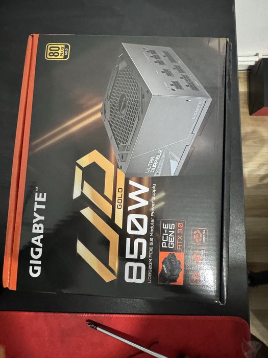 Sursa gigabyte ud 850w full modulara PCI-E