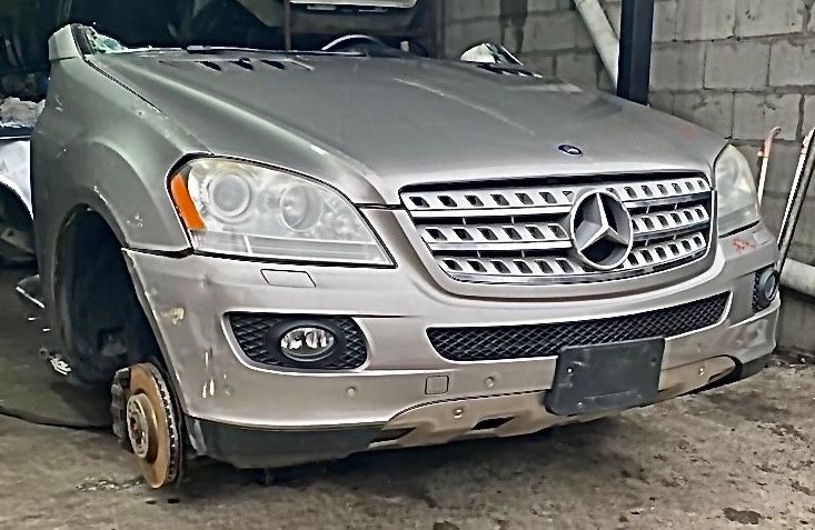 Передняя часть Мерседес ML W164.