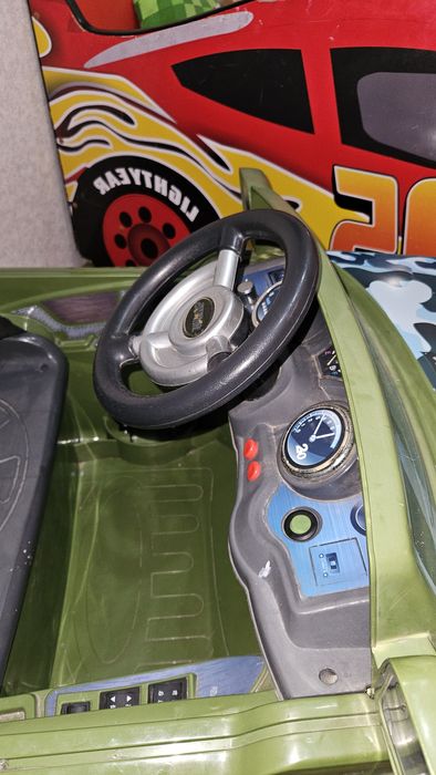 Продам машинку на аккумуляторе