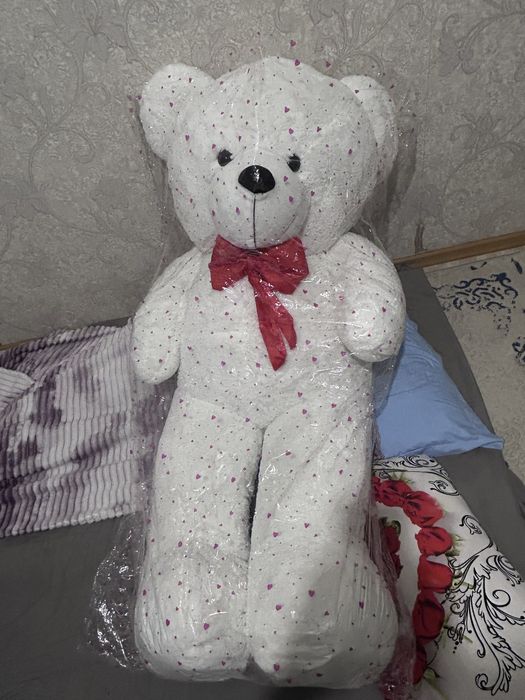 Большой плюшевый мишка