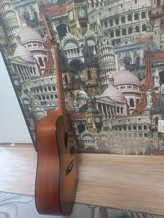 Продам гитару cort 810