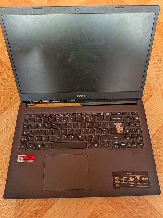 Vând laptop Acer Aspire 3 pentru piese de schimb