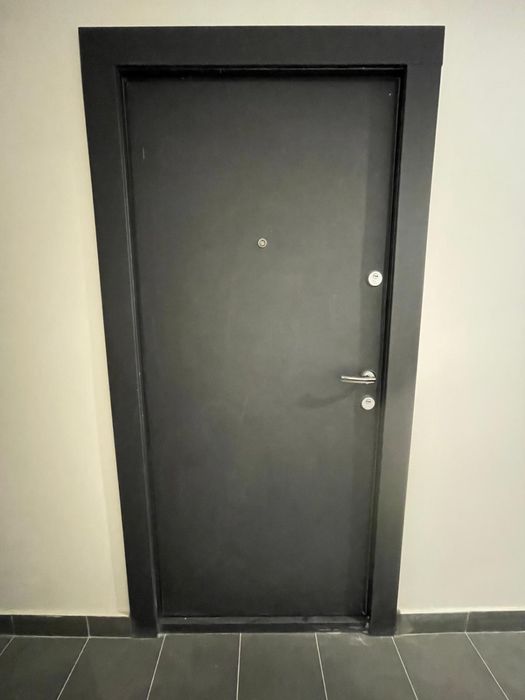 Usa metalica apartament naturen 2 iale 5 chei