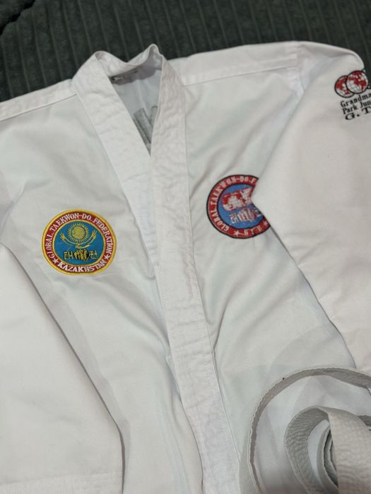 Продам кимоно новое