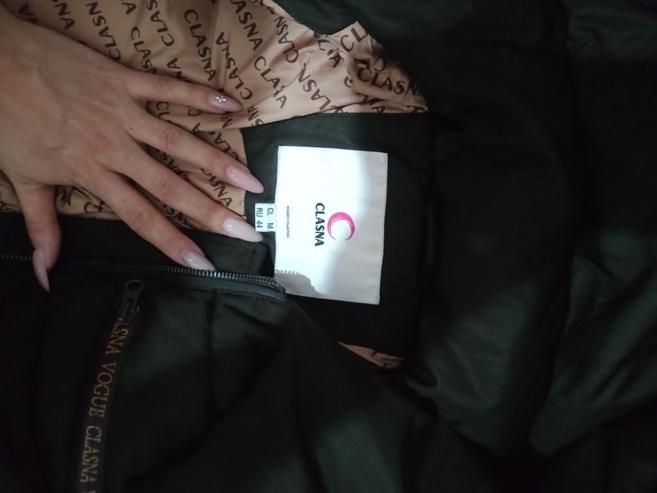 Продаю пуховик clasna