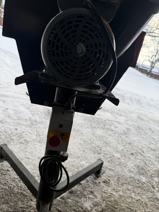 Se vinde moara si un tocator de furaje