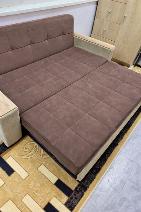 Zal Divan sotiladi srochno