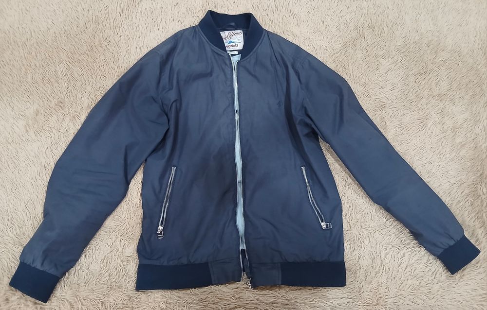 Продам  ветровку