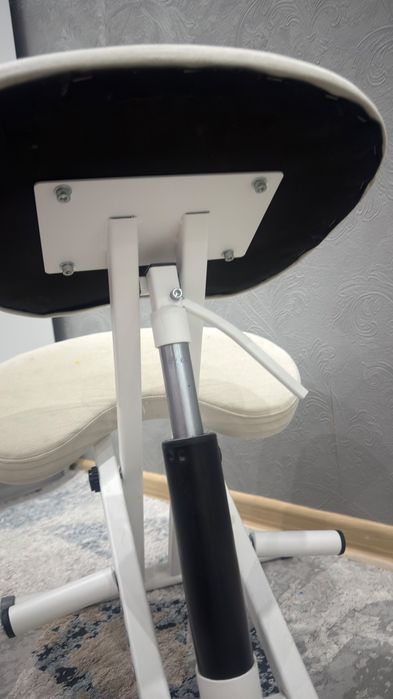 коленный стул кресло