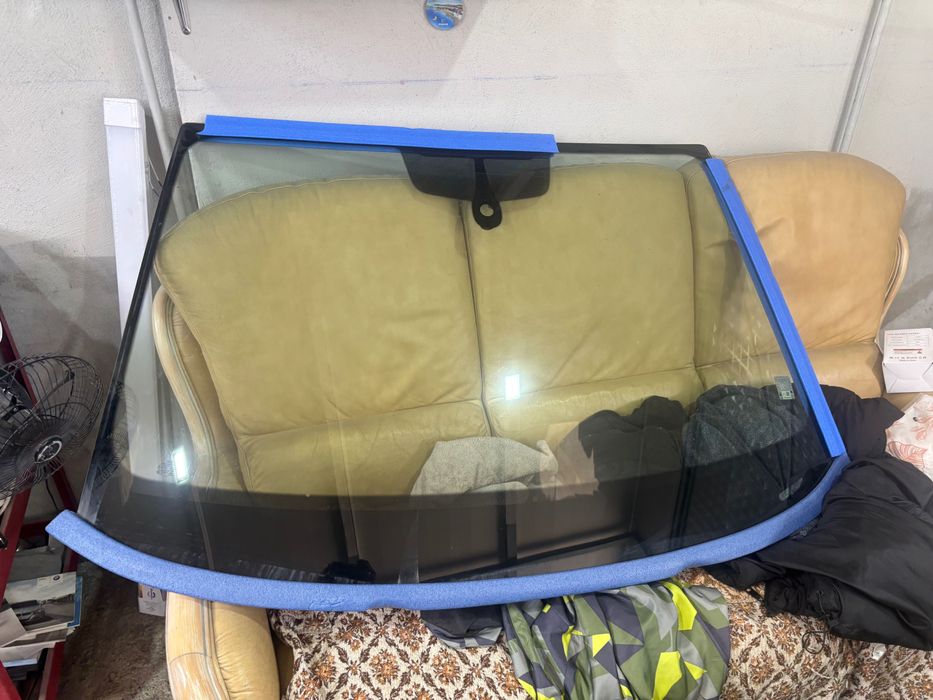 Челно стъкло за Ауди А4 2018г