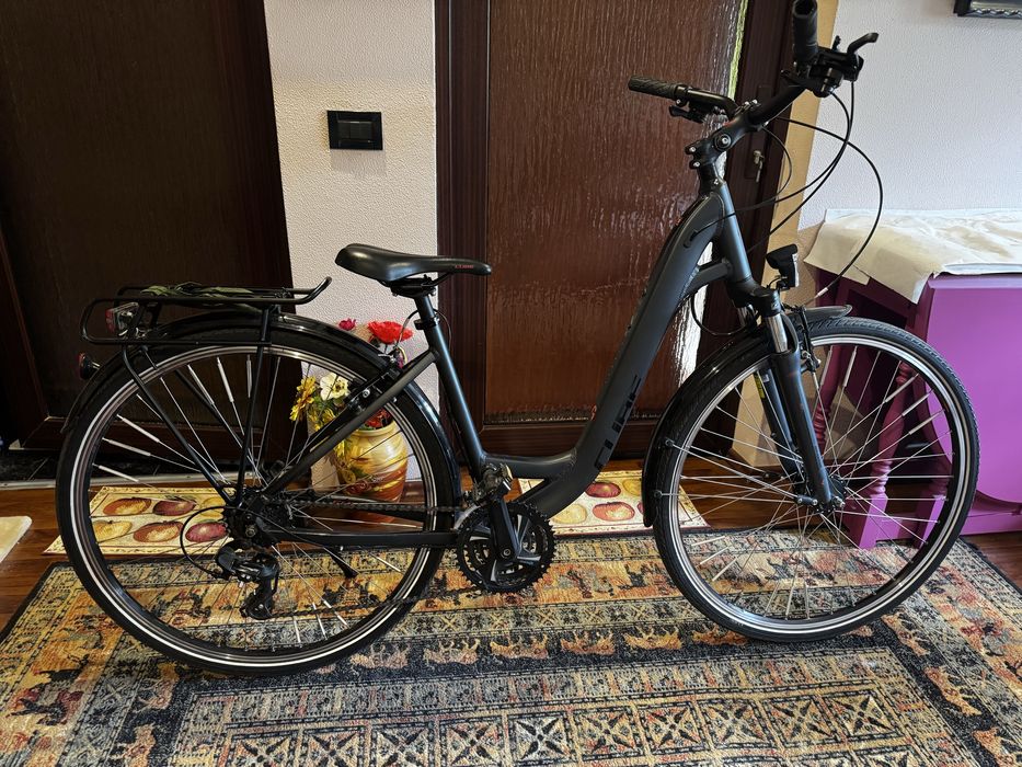 Vând bicicletă Cube Touring