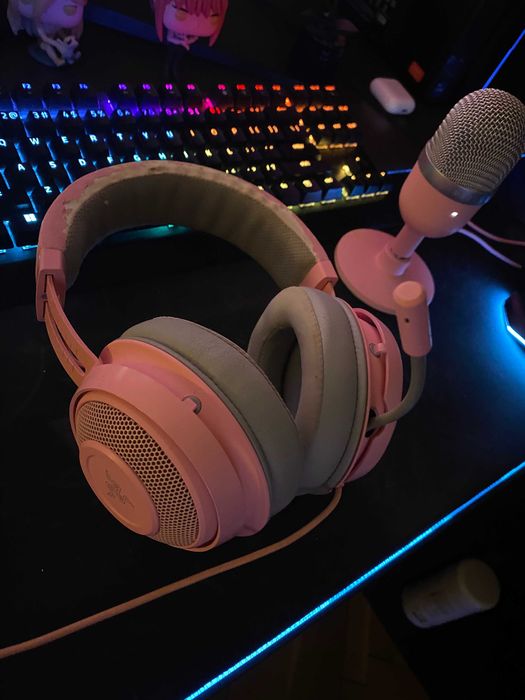 Razer Слушалки и Микрофон - Розов Сет