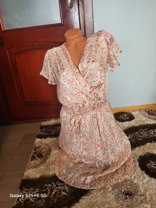 Vând Rochiță Dama