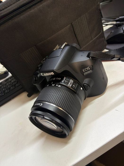 Продаётся фотоаппарат Canon EOS 2000 D