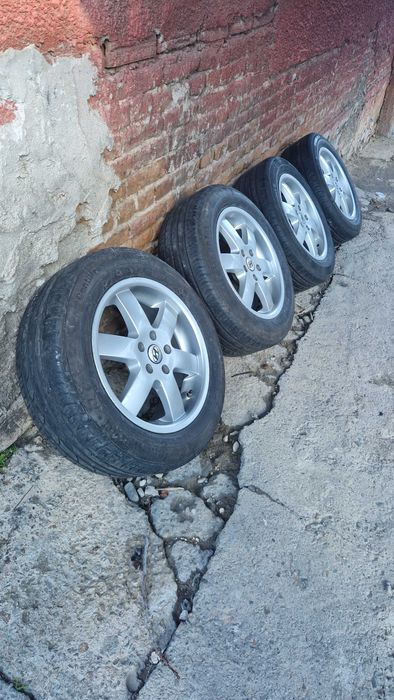 ХЮНДАЙ джанти със гуми 215/60/17  7,5J×17  ET40  5×114,3