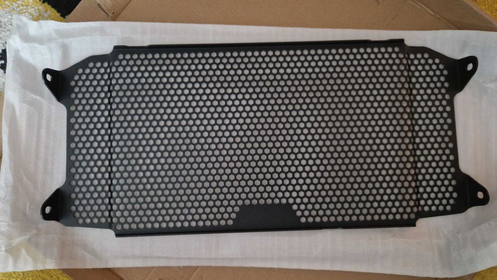 Protectie Radiator Suzuki SV650 - ERMAX - Noua, cu accesorii montaj