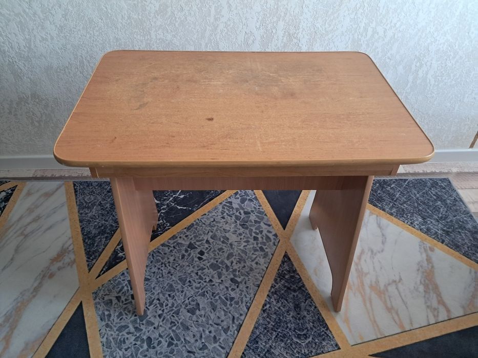 Продам  стол 80см