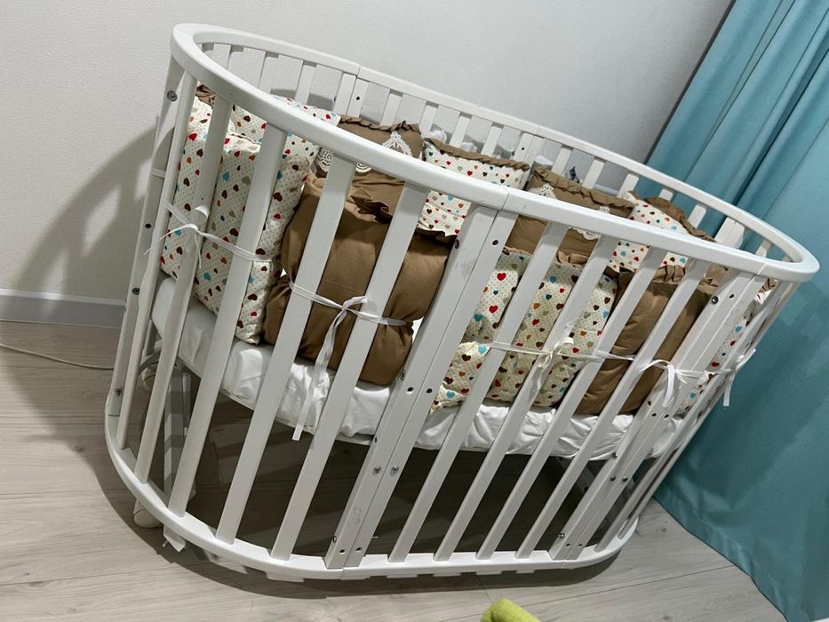 Детскоя кроватка трансформер с маятником