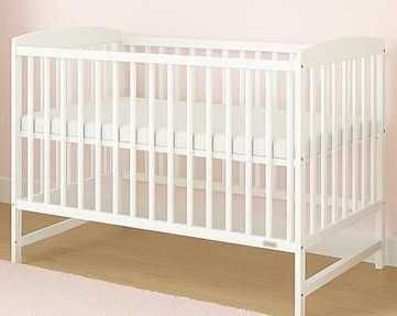 Pătuț pentru bebeluși din lemn alb – sigur, elegant și bine întreținut