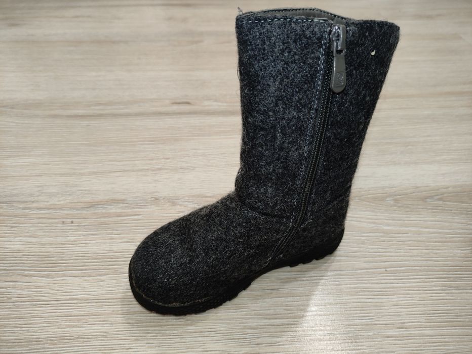 Продам детские валенки.