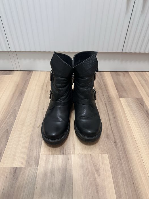 Продам демисезонные кожаные сапоги