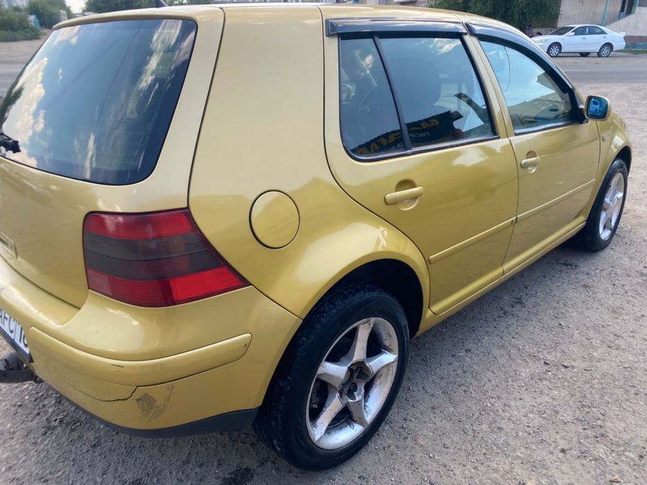Volkswagen Golf продам срочно