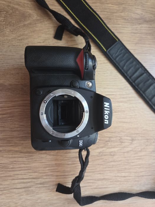 Nikon D90  ( cu tot ce se vede in foto )