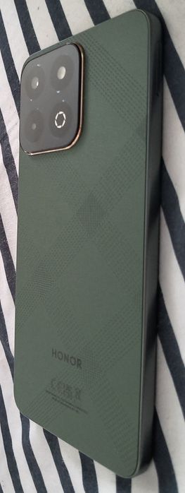 Телефон Honor 200 Smart